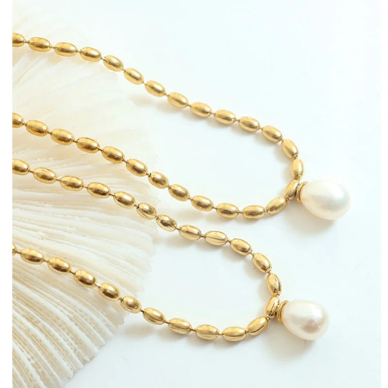 Luxurious Stainless Steel Sweet Necklace for Women Exquisite Gold Plated Freshwater Pearl Pendant Fashionable Natural Beauty