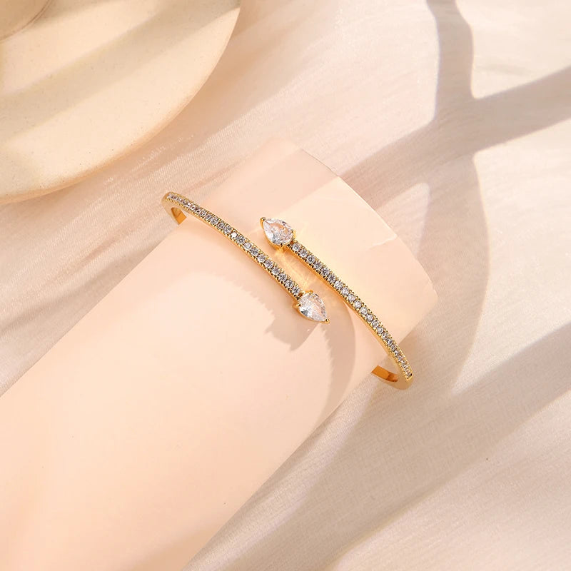 Sweet And Romantic Leaves Cubic Zirconia Bracelets Suitable For Women To Wear And Wear Fashionable Jewelry For Summer Travel