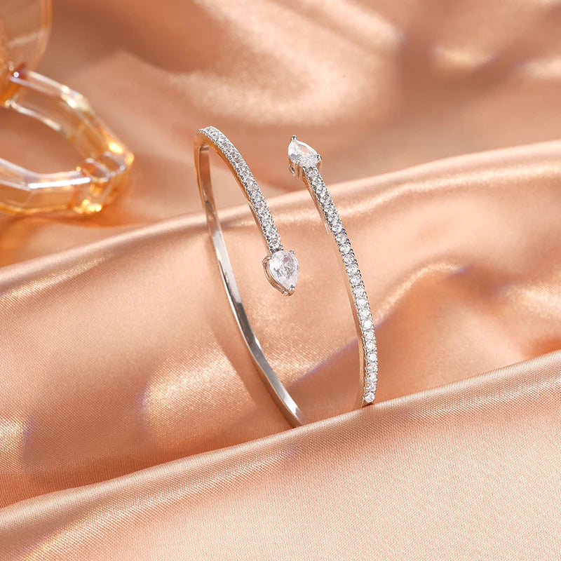 Sweet And Romantic Leaves Cubic Zirconia Bracelets Suitable For Women To Wear And Wear Fashionable Jewelry For Summer Travel
