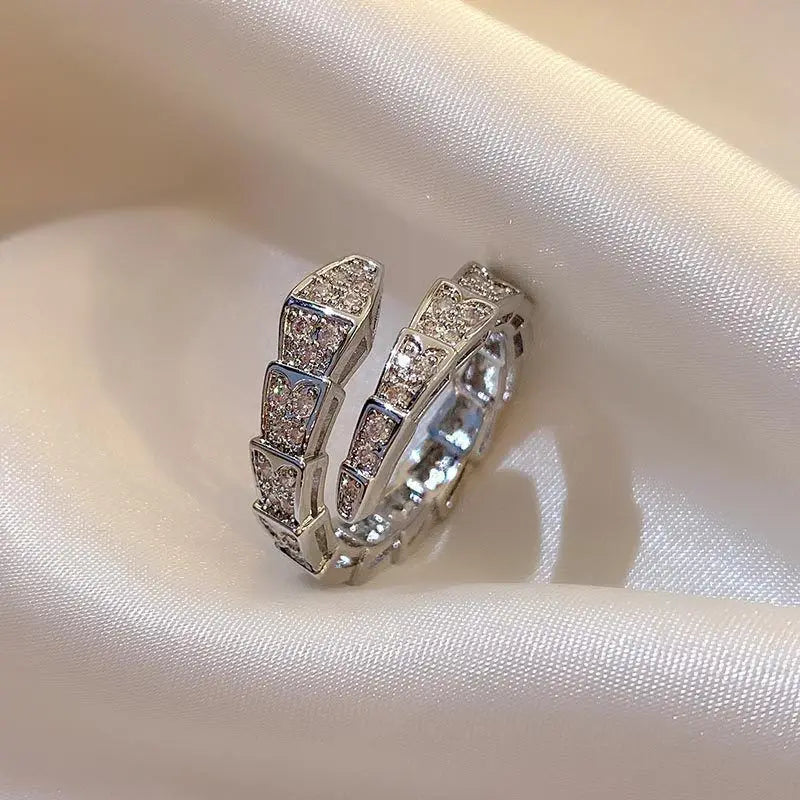 Light Luxury Silver Color Snake Shape Rings Women's Fashion Rhinestone Ring Delicate Open Index Finger Ring Wedding Jewelry