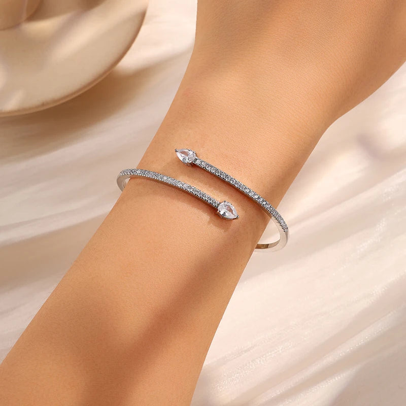 Sweet And Romantic Leaves Cubic Zirconia Bracelets Suitable For Women To Wear And Wear Fashionable Jewelry For Summer Travel