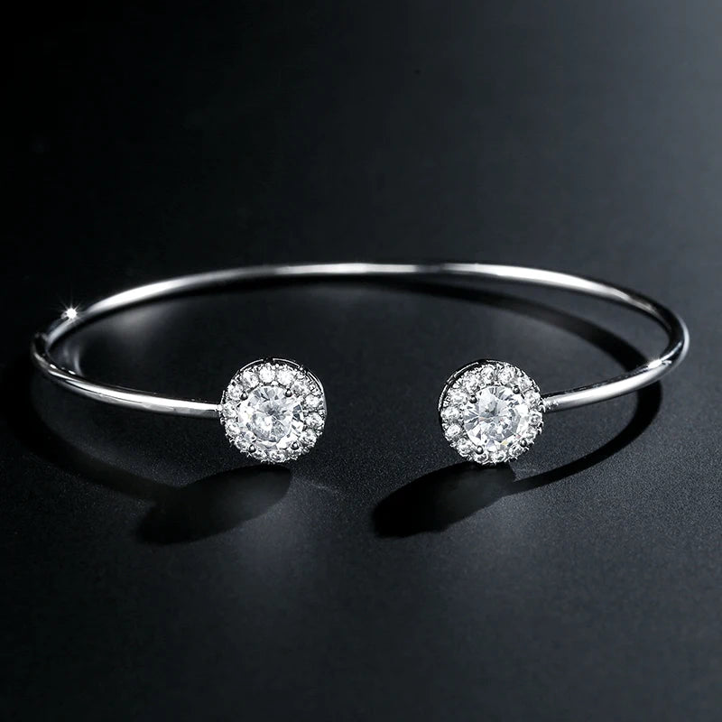 Fashionable Simple Round Cube Zirconia Bracelet Suitable For Women To Wear And Match Fashion Jewelry For Summer Travel