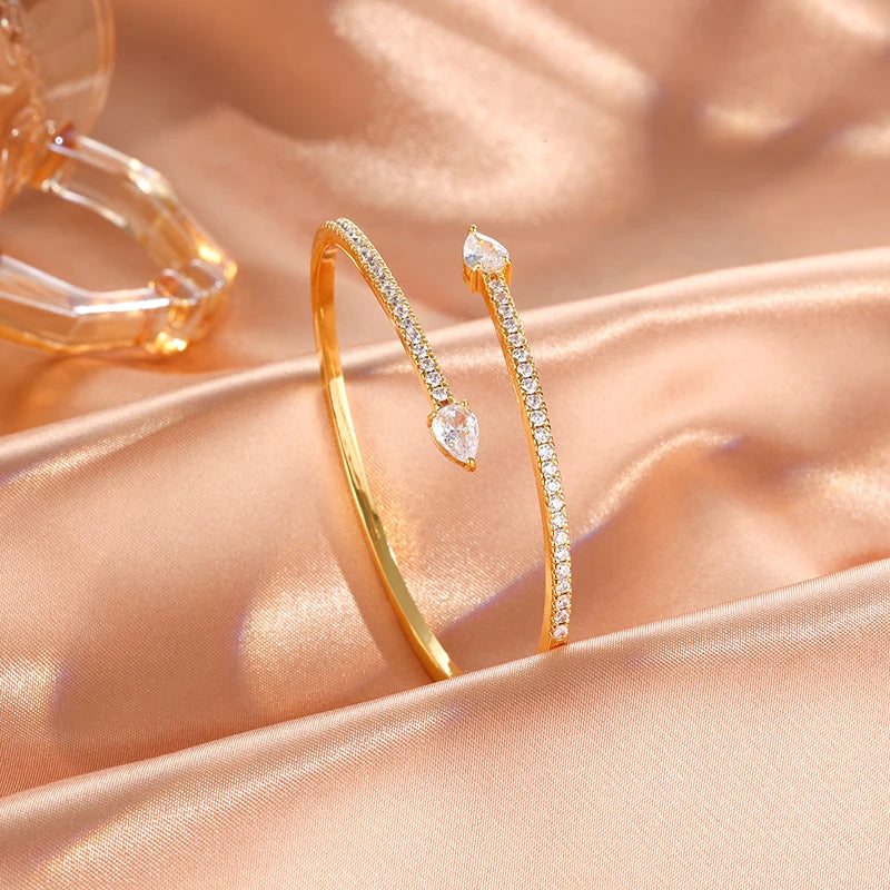Sweet And Romantic Leaves Cubic Zirconia Bracelets Suitable For Women To Wear And Wear Fashionable Jewelry For Summer Travel