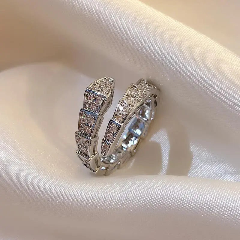 Light Luxury Silver Color Snake Shape Rings Women's Fashion Rhinestone Ring Delicate Open Index Finger Ring Wedding Jewelry